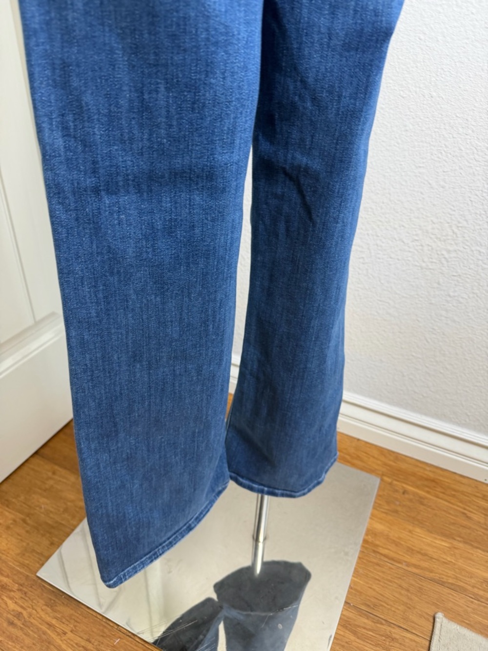 MOTHER Blue High-Rise Wide Leg Jeans 27 - Picture 5 of 9